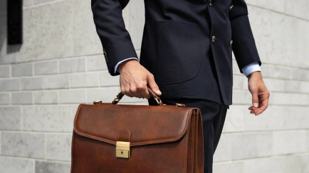 The Best Executive Briefcases for Business Leaders & Dealmakers in 2026