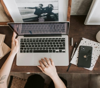 Post Thumbnail - What is Guest Blogging?