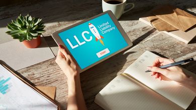 How To Form An LLC In 5 Steps - Post Thumbnail