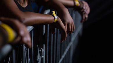 How to Manage Events Effectively with Custom Identification Wristbands - Post Thumbnail