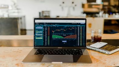 How to improve your trading strategy with chart patterns and technical analysis - Post Thumbnail