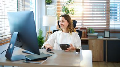 How Hybrid Work Is Reshaping Corporate Training: The Rise of Blended Learning - Post Thumbnail