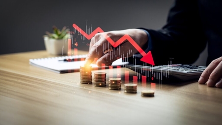 Post Thumbnail - What experienced traders review when comparing brokers in South Africa